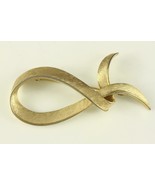 Vintage Costume Jewelry TRIFARI Gold Tone Metal Brushed Ribbon Twist Bro... - £13.30 GBP