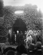 David Lloyd George views tomb of George Washington at Mount Vernon Photo Print - £7.04 GBP+