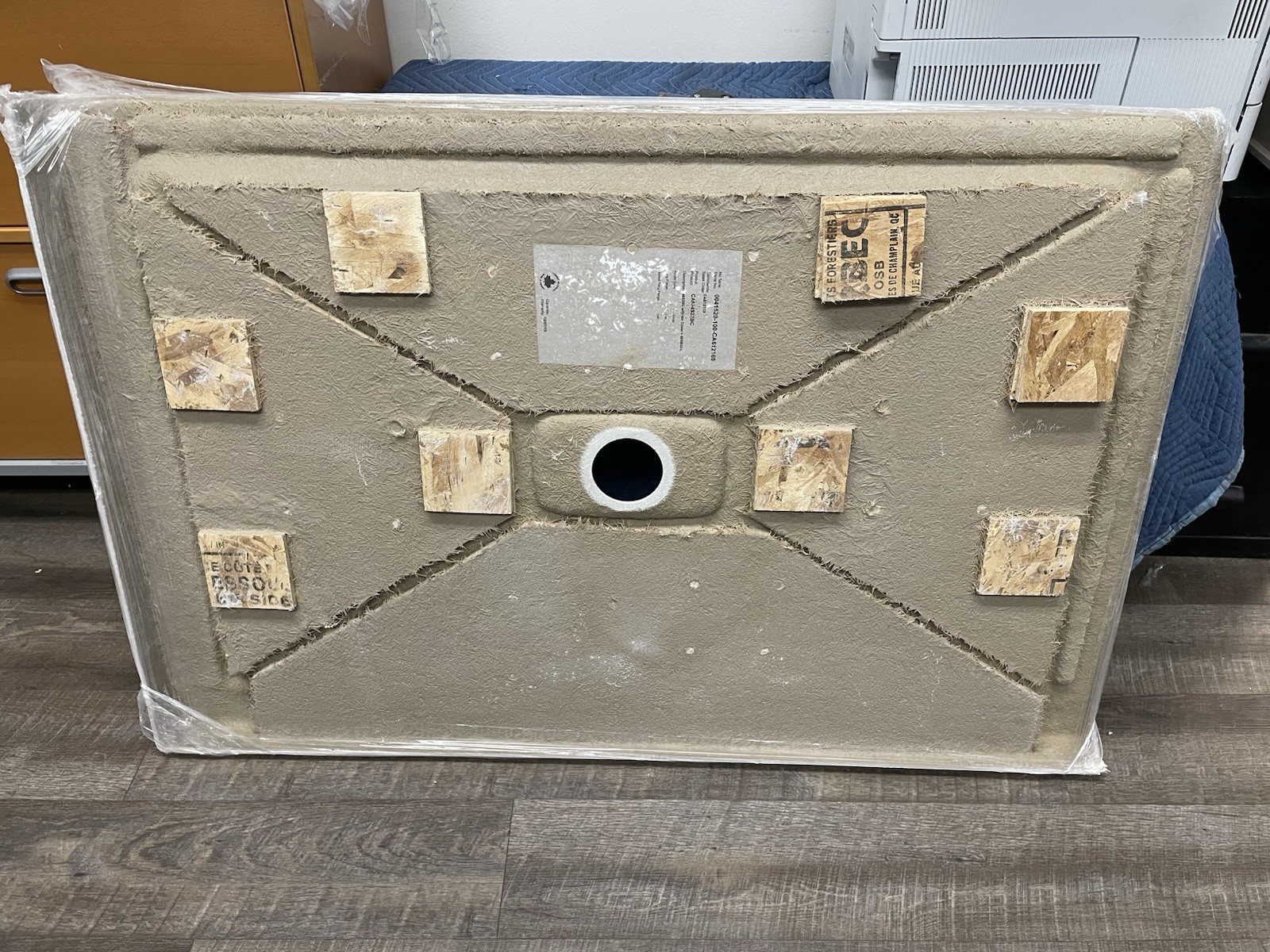 Caml-Tomlin Shower Pan 48" W x 32" Center Drain Cover Molded tiline Flange Left Item image 7
