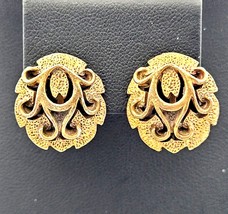 Vintage Gold-tone Clip-On Earrings Smooth &amp; Textured Ornate Design 3/4&quot; - $20.85