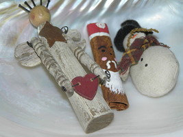 Estate Lot of Wood Christmas Angel Cinnamon Stick SANTA &amp; Fabric Snowman Pins - £9.54 GBP