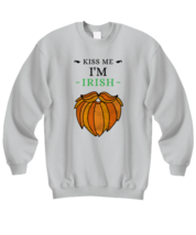 St Patrick&#39;s Day Sweatshirt Kiss Me I&#39;m Irish Ash-SS  - £20.50 GBP