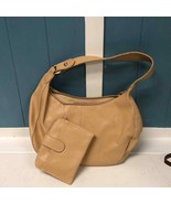 Nine West small tan bag with matching wallet 11” x 7” - $614.15 MXN