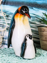 North Pole Family Cute Emperor Penguin Father And Chick Cuddle Time Figurine - £16.02 GBP