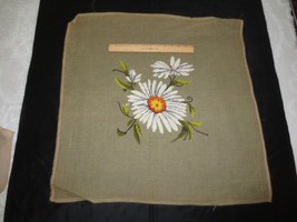 BUCILLA Pre-Worked 3 DAISY DESIGN NEEDLEPOINT CANVAS - 25-1/2&quot; x 25-1/2&quot; - £23.95 GBP