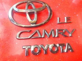 02 03 04 05 06 Toyota Camry Le V6 Rear Lid Emblem Badge Set Trunk Black Gloss - $19.79