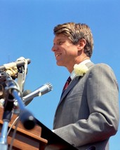 Senator Robert F. Kennedy gives campaign speech in California New 8x10 Photo - £7.04 GBP