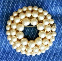 Fabulous Faux Pearl Wreath Circle Gold-tone Brooch 1940s vintage 1 1/2&quot; - £9.63 GBP