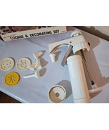 ACME Cookie &amp; Decorator Set #93000 w/3 Discs &amp; 5 Nozzles in Box - $25.63 CAD