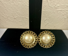 Vintage Golden Dome w/ Faux Pearl Clip-on Earrings - £16.06 GBP