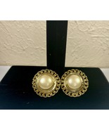 Vintage Golden Dome w/ Faux Pearl Clip-on Earrings - €17,25 EUR