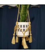 Vtg Macrame Plant Hanger 27&quot; Gold Tan Nylon Braided Cord Rope w/ Knots, ... - $379.94 MXN