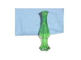 Avon Emerald Green Bud Vase - $14.36