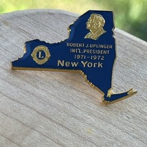 Lions Club Lapel Pin Robert J. Uplinger Int&#39;l President 1971-1972 New Yo... - $335.51 MXN