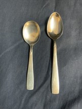 2 Oneida ACCENT Stainless Oneidacraft Deluxe YOUTH Spoons - £6.93 GBP