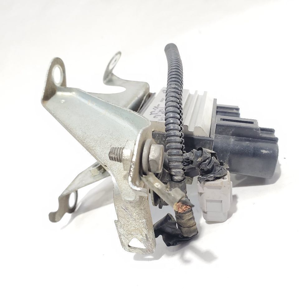 2012 2013 Toyota Tundra OEM Left Air and Fuel Control Item image 3