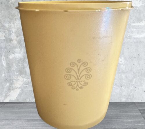 Vintage Tupperware 1339-5 yellow  With Lid - Good Condition/25 cup - $5.82