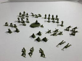 Miniature toy soldiers US Infantry troops, raft WWII era 43 plastic unpainted - £15.00 GBP