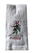 Christmas Kisses Fingertip Towels Embroidered Set of 2 Mistletoe White Holiday - £30.44 GBP