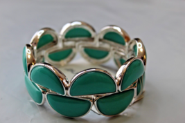 Liz Claiborne Silver Tone Stretch Bracelet Half Moons Green Color   NEW - £13.14 GBP