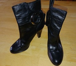 ISOLA LADIES CUTE BLACK LEATHER 3.5&quot; HEEL DRESSY BOOTS-6.5M-WORN 2X-NICE - £25.03 GBP