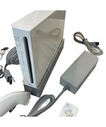 NINTENDO Wii WHITE CONSOLE BUNDLE 2 WiiMOTE, 1 NUNCHUK, STAND, TESTED WO... - $92.32 CAD