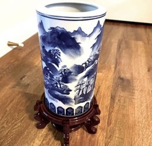 Vtg Chinese Blue &amp; White Porcelain Vase / Utencil Holder Nature Motif - £65.75 GBP