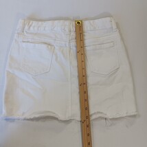 Old Navy RN#54023 Youth Girls Size 14 (26×13) White Mini Denim Frayed Skirt  image 7