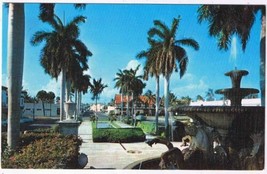 Florida Postcard Palm Beach Memorial Fountain South Country Road - £2.32 GBP