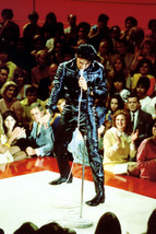 Elvis Presley full length in black leather in concert pose 8x12 inch real photo - £12.98 GBP