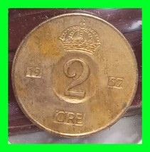 Sweden 1957 - 5 Ore Bronze Coin - King Gustaf VI Adolf Vintage World Coin - $19.79