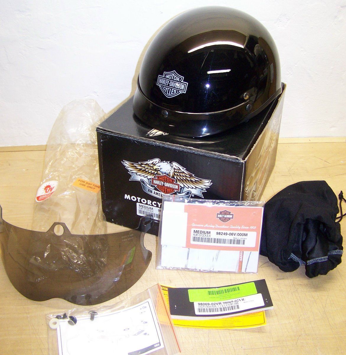 Harley Davidson motorcycle helmet black Medium 98249-06V with visor - £63.75 GBP