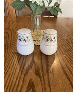 Gibson Christmas Charm Salt &amp; Pepper Shaker Set Holly Berries with Gold ... - €12,52 EUR