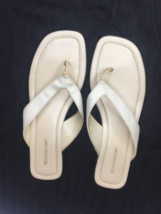 Worthington  Women’s   Size 9 M  Off White Flip Flop Sandals. - £10.24 GBP