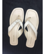 Worthington  Women’s   Size 9 M  Off White Flip Flop Sandals. - $17.53 CAD