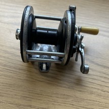 VINTAGE PENN NO. 180 S  BAITCASTING REEL - $320.36 MXN