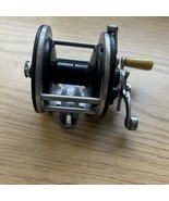 VINTAGE PENN NO. 180 S  BAITCASTING REEL - $320.36 MXN