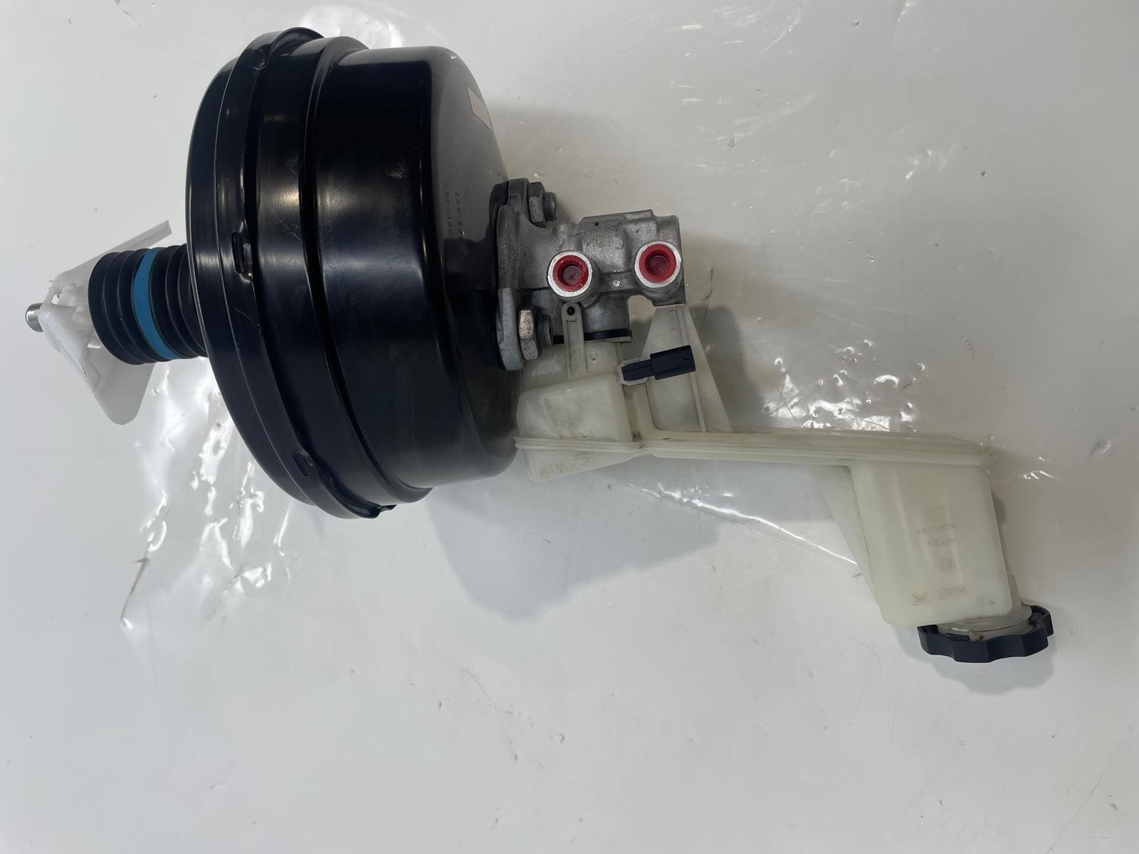 2018-2024 Chevy Traverse Power Brake Booster W/ Master Cylinder & Reservoir OEM Item image 2