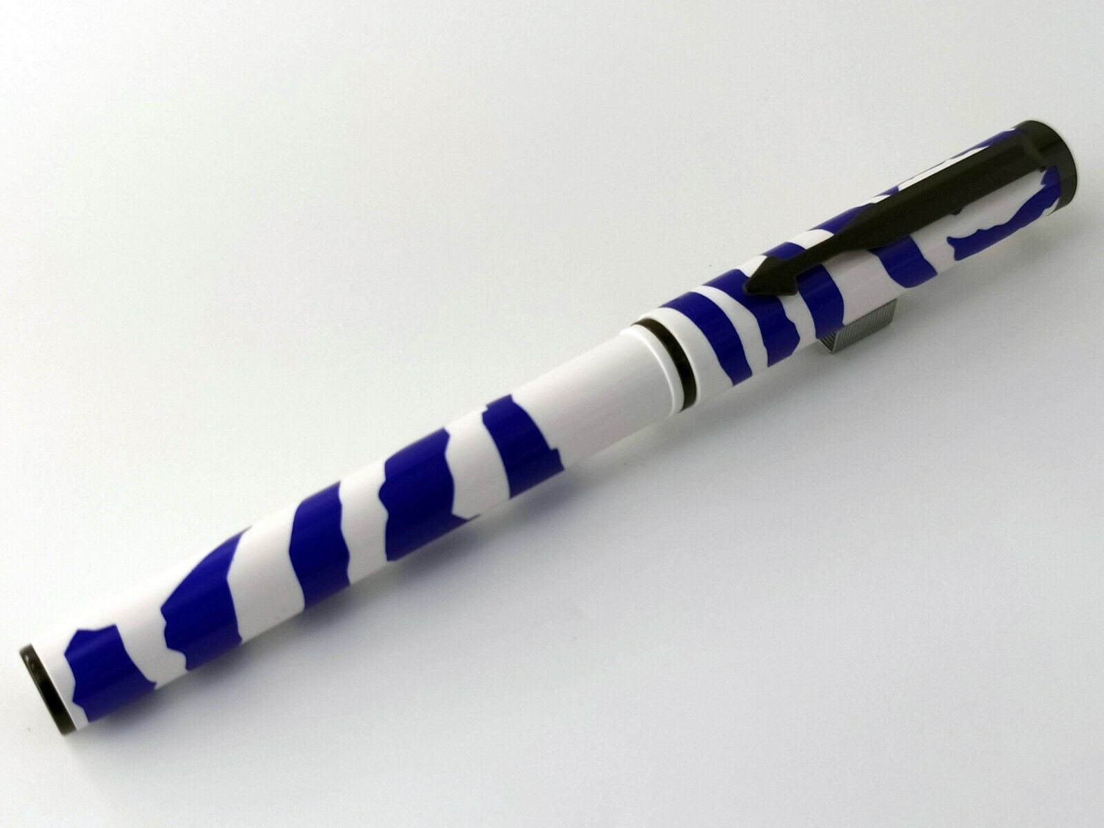 Primary image for Parker Beta Special Edition Roller Ball Pen Ballpoint BallPen Pattern Blue new