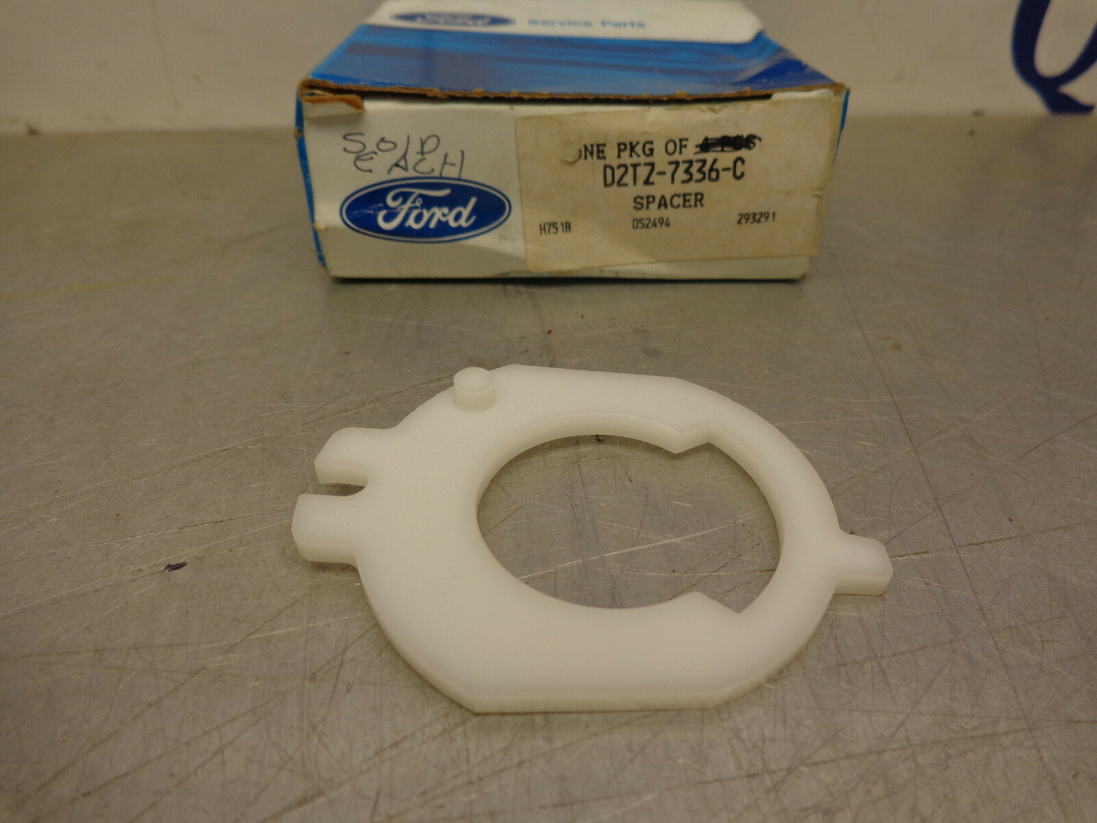 FORD D2TZ-7336-C Column Shift Shifter Lever Spacer Sleeve Plastic Van Tr... - $15.46