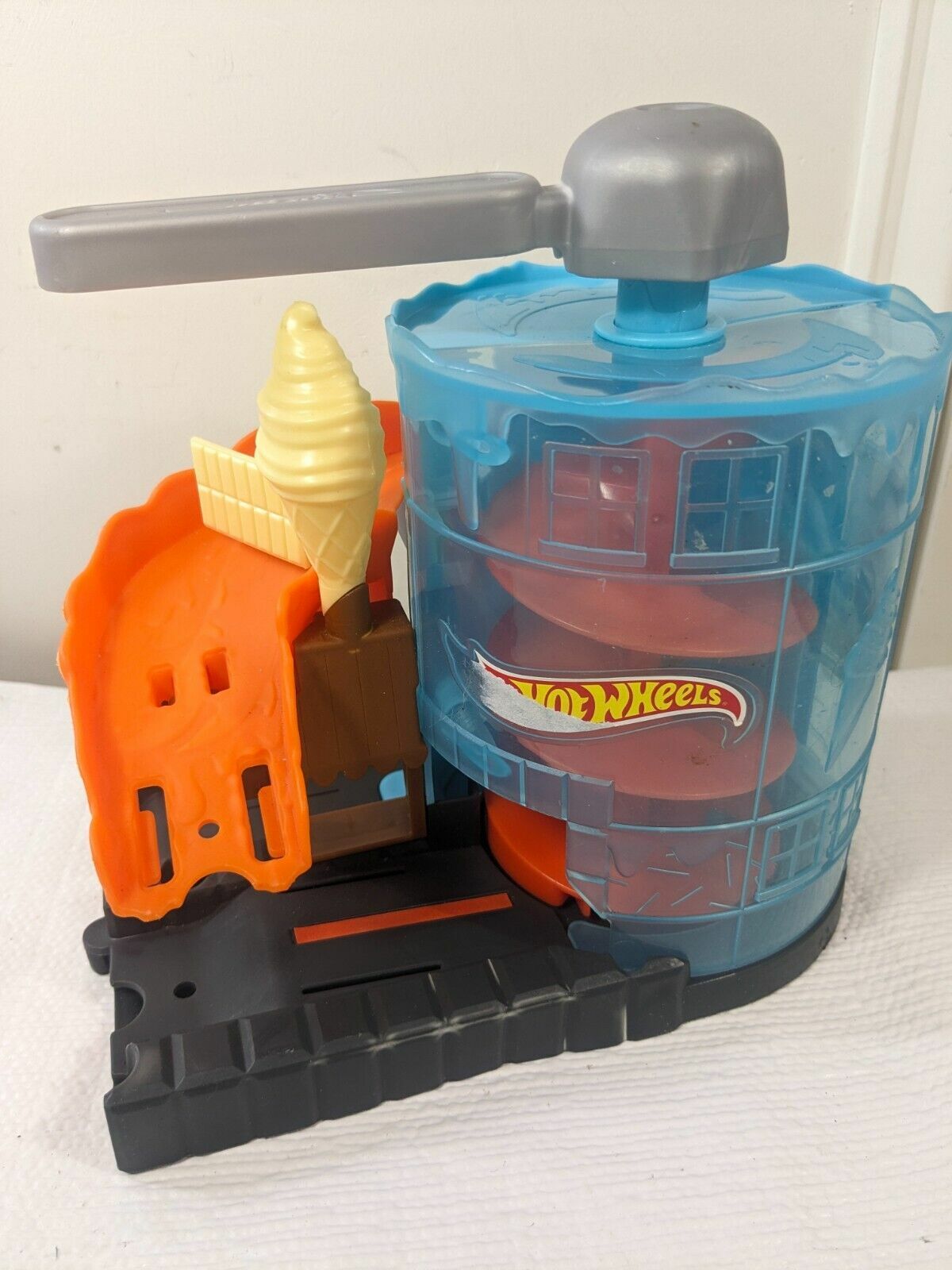 Hot Wheels City Downtown Ice Cream Meltdown track Playset 2019 Mattel GJK74 - $22.00