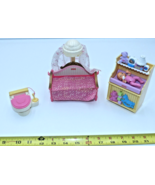 Loving Family Dollhouse Fisher Price  Changing Table w/baby + Bed and To... - $377.67 MXN