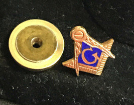 Vtg Small Masonic Lapel Pin Blue with Gold Toned &quot;G&quot; - £15.76 GBP