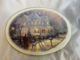 Thomas Kinkade&#39;s Christmas 2000 A Holiday Gathering Oval Trivet 8.75&quot; Ha... - £6.85 GBP