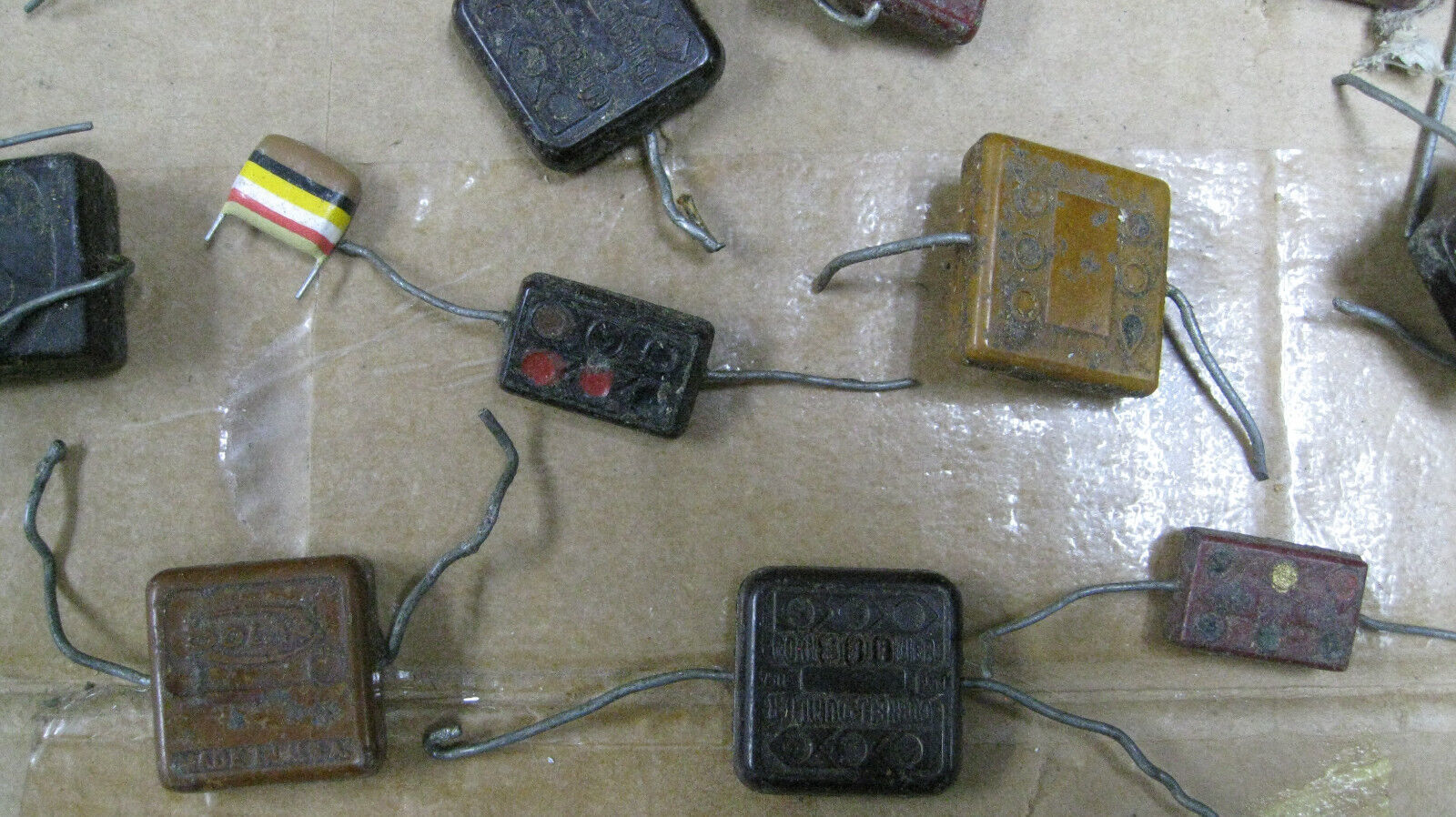 BIG Lot Vintage RADIO PARTS Cornell Aerovox El-Menco Micamold Domino capacitors! Item image 4