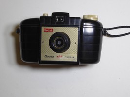 Kodak Eastman: Brownie 127 (1953-1959) (2) Black Bakelite - camera - £11.80 GBP