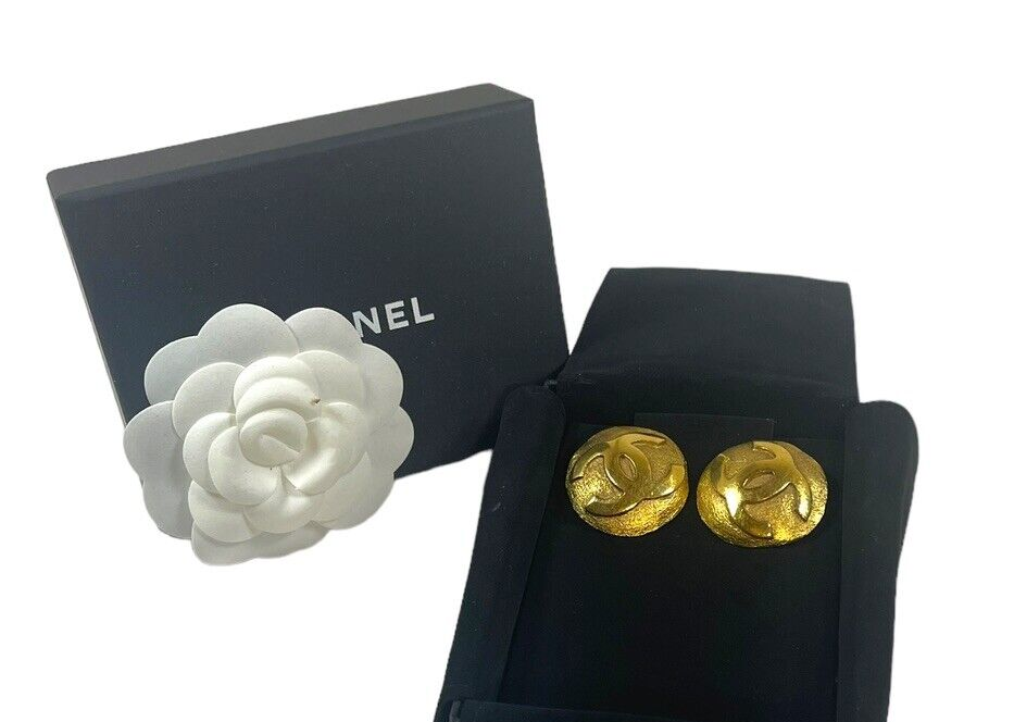 Vintage Authentic CHANEL CC Logo Clip-on Earrings Gold tone  h2854f Box Included - £514.72 GBP
