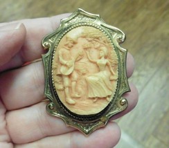 (CM75-1) MAN playing MANDOLIN Woman CAMEO Pin pendant romance couple in love - £27.64 GBP