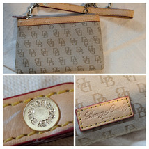 Dooney Bourke DB Dragonne Portefeuille Porte-Clé Canvas Bordure Cuir Log... - $30.13