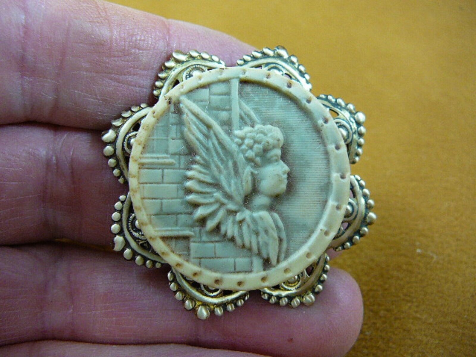 (cm84-9) Mercury Hermes wings round gray cameo brass Pin Pendant Jewelry brooch - $31.78